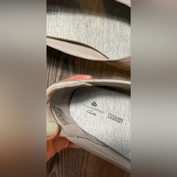 CLARKS Womens 9.5 Tyra Knit Ballet Flat Neutral Beige Cushionaire Comfort ✨ - Picture 3 of 7